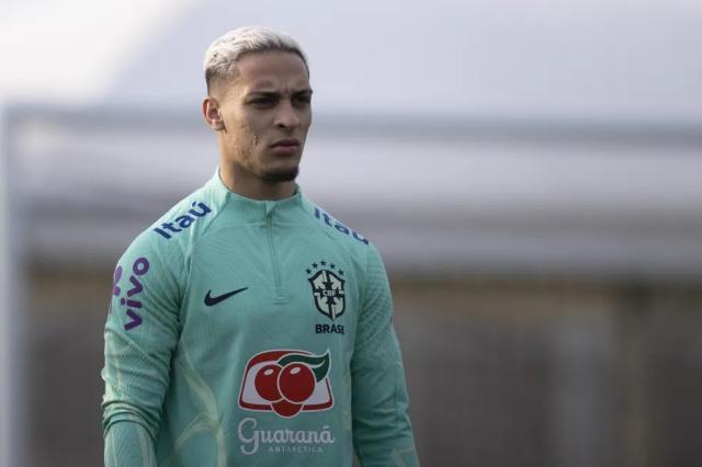 开云体育-到巴西后又返回曼彻斯特 安东尼否认打过前女友