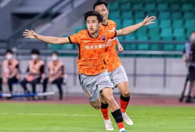 【中超】戴伟浚传射 深圳队2比1沧州雄狮止4轮不胜