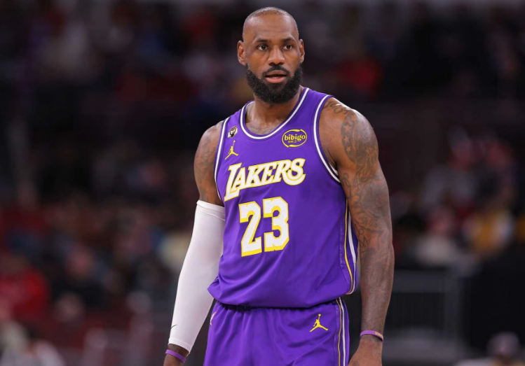 kaiyun sports-创双历史第一：詹姆斯41岁后半场20+ 联合中心首位轰1000分对手