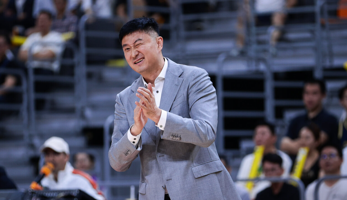 开云体育-拿过11冠被淘汰也不遗憾！粤媒喷杜锋：这么说你问过老板队员吗